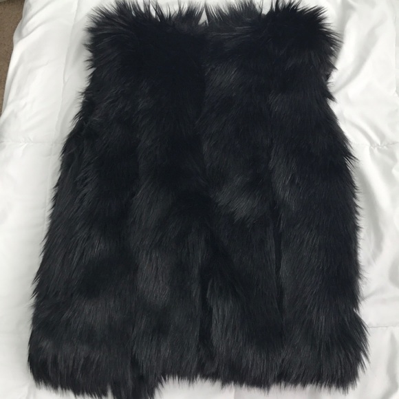 Black Fur Vest 💕 - Picture 2 of 2